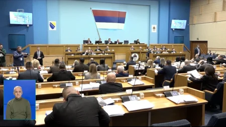 Budžet u sjeni: Avioni, arbitraže i rasprava na engleskom u NSRS-u