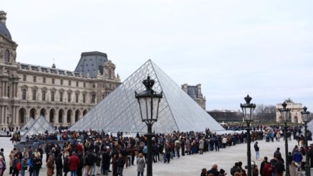 Muzej Louvre u Parizu ponovo otvoren, zaposleni prekinuli štrajk