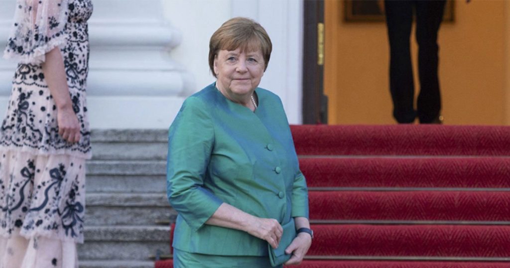 Merkel više ne koristi svoj prepoznatljivi gest rukom, otkriva zašto