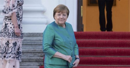 Merkel više ne koristi svoj prepoznatljivi gest rukom, otkriva zašto