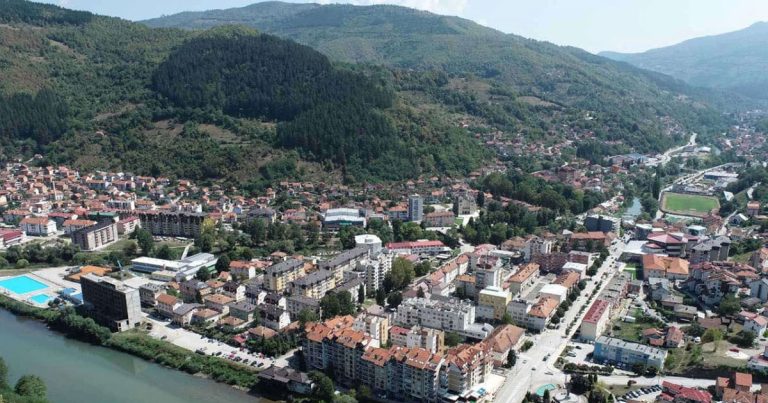 Foča priprema esej o statusu grada