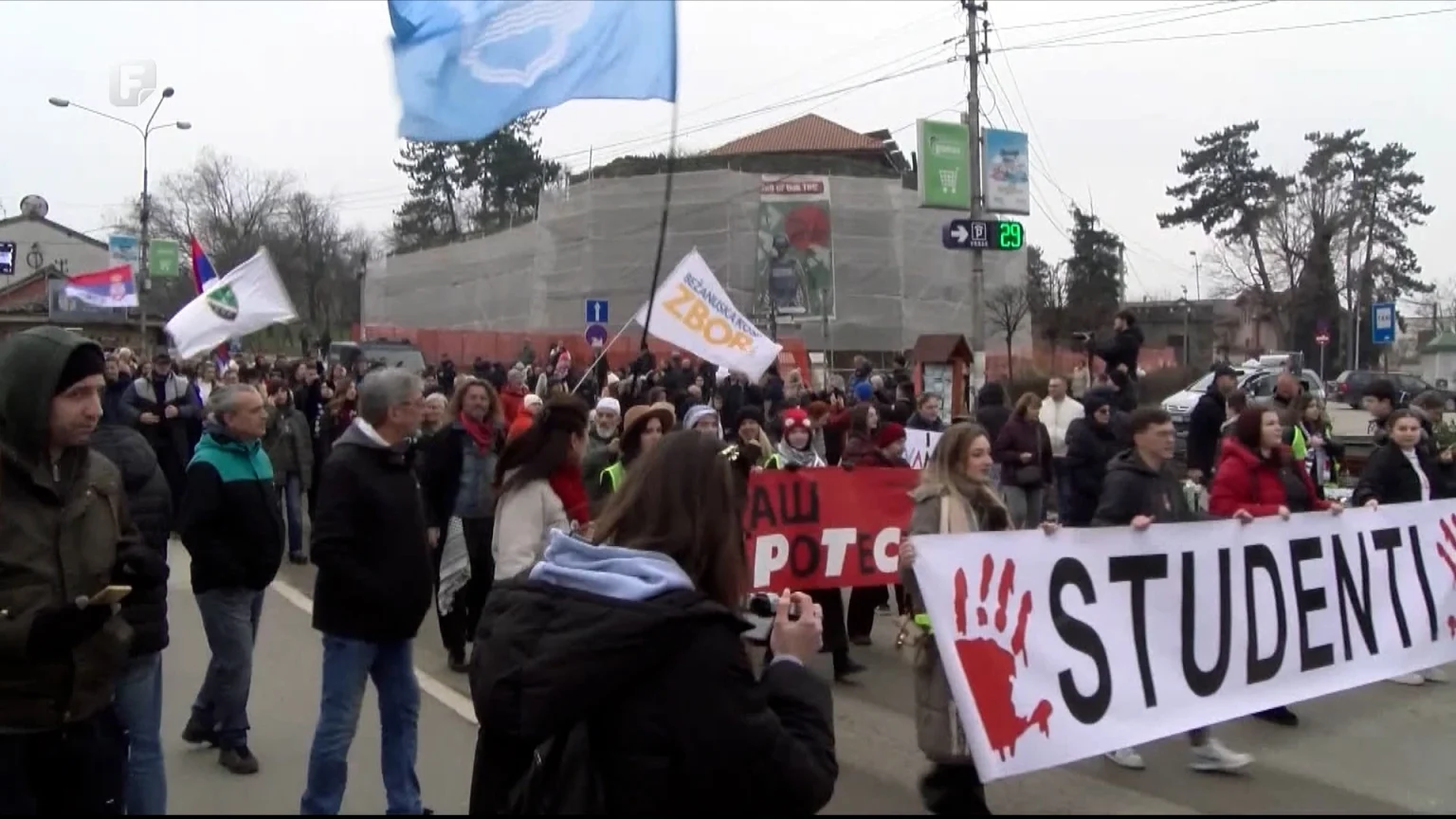 Ili oni ili mi: Hiljade studenata i građana iz Srbije protestovale u Novom Pazaru