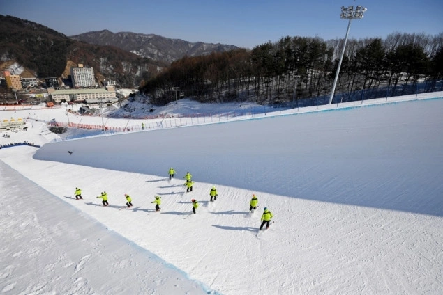Devetoro ruskih i bjeloruskih sportista dobilo dozvolu da učestvuju u kvalifikacijama za ZOI Devetoro ruskih i bjeloruskih sportista dobilo dozvolu da učestvuju u kvalifikacijama za ZOI