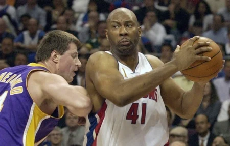 Umro čuveni košarkaš Lakersa – Elden Campbell je jedinu titulu u NBA karijeri osvojio upravo protiv njih