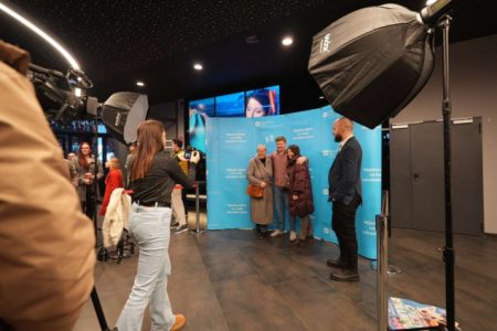 Dite, filmska oda djeci, domovima i porodicama koje mijenjaju živote