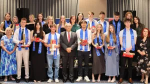 Bosanski jezik nosi se u srcu i preko okeana: Jubilarna matura u Viktoriji ispisala historiju Bosanski jezik nosi se u srcu i preko okeana: Jubilarna matura u Viktoriji ispisala historiju