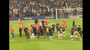 (VIDEO) Ludnica u istanbuskom derbiju: Majstorija Sanea i gol Fenera u 95. minuti
