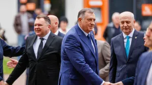 Saga Aca Lukas, treći dan: Pola Srbije se druži sa Naserom Orićem, sad su meni skočili na leđa