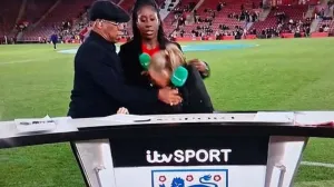 Oglasila se voditeljica nakon što se srušila u emisiji uživo: Stvarno mi je… Oglasila se voditeljica nakon što se srušila u emisiji uživo: Stvarno mi je…