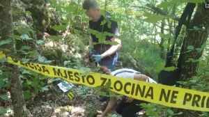 Užas u bh. komšiluku:Tročlana porodica iz BiH pronađena mrtva, pronađen i nož Užas u bh. komšiluku:Tročlana porodica iz BiH pronađena mrtva, pronađen i nož