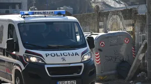 Drama u bh. općini: Povrijedio policajca pa prllikom prevoženja do stanice polupao službeni kombi