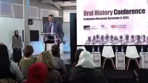 (FOTO) Spomenik Srebrenici otkriven u Walesu: Simbol sjećanja i borbe protiv negiranja genocida