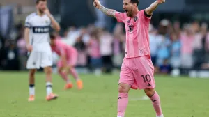 (FOTO/VIDEO) Lionel Messi razočarao bijesne fanove, sve su polupali na stadionu