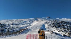 (FOTO) Bijeg od zagađenog zraka: Sarajlije na Trebeviću – sunce, ugodna temperatura i svjež zrak