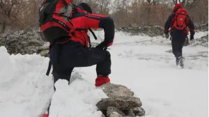 (VIDEO) Spasioci satima izvlačili tijelo planinara na Visočici, žestoko su isprozivali državu
