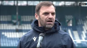 (VIDEO) Gromoglasni zvižduci fudbalerima Željezničara, poruka Manijaka odzvanja Grbavicom