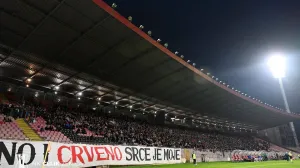 (FOTO) Prvoligaš se suočio sa bizarnim problemom: Djeca uništila stadion pirotehnikom