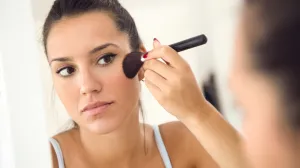 Zbog ovih trikova podočnjaci nestaju za tren: Oči će izgledati svježe, a sve imate kod kuće