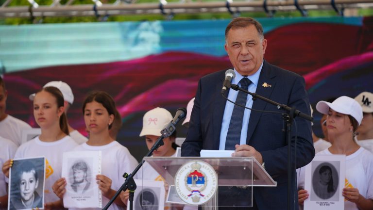 Kako su tužioci obustavili istragu protiv Dodika, Viškovića i Stevandića za napad na ustavni poredak Kako su tužioci obustavili istragu protiv Dodika, Viškovića i Stevandića za napad na ustavni poredak