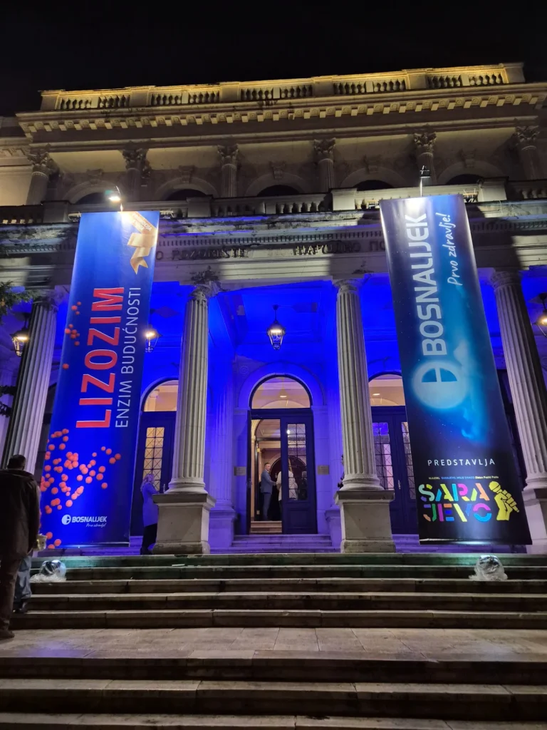 U Narodnom pozorištu održana promocija knjige Lizozim – enzim budućnosti, večer za pamćenje uz mjuzikl Sarajevo moje drago