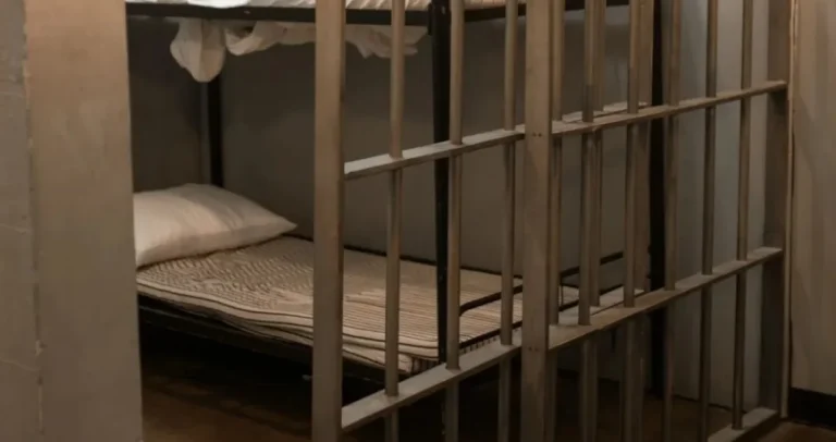 Šta se dešava: Ova zemlja greškom je pustila još 12 zatvorenika, dvojica i dalje na slobodi Šta se dešava: Ova zemlja greškom je pustila još 12 zatvorenika, dvojica i dalje na slobodi