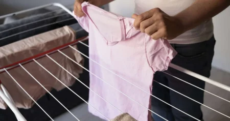 Zašto svježe opran veš ima neprijatan miris? Nije ni do mašine, ni do deterdženta