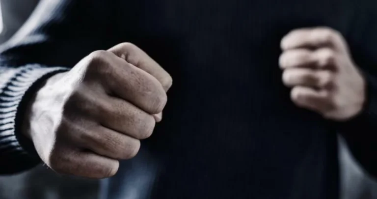 Srednjoškolci se potukli u centru Sarajeva, okupljeni snimali i navijali, osvanuo videosnimak