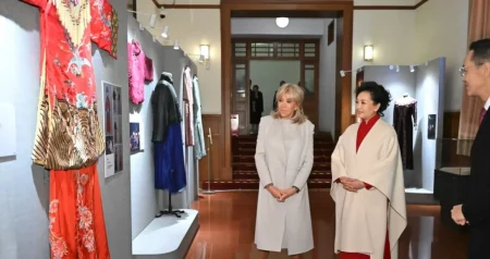 Peng Lijuan i Brigitte Macron posjetile Narodno pozorište umjetnosti u Pekingu