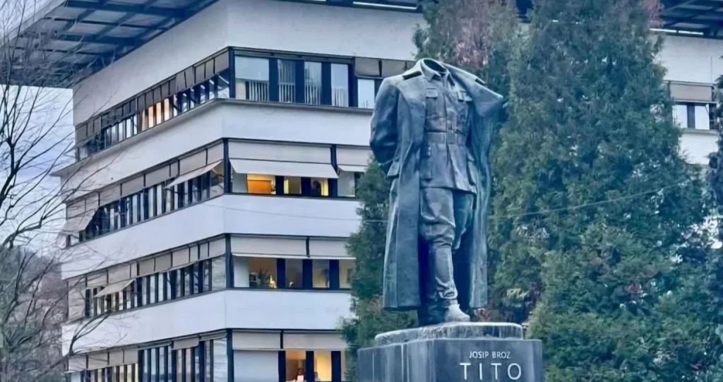 Odrezana glava s Titovog spomenika: Nađena je u gepeku auta hrvatskih tablica…