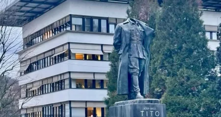 Odrezana glava s Titovog spomenika: Nađena je u gepeku auta hrvatskih tablica…