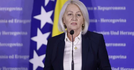 Trojka poručuje: Samo jedan potpis Borjane Krišto stoji između otvaranja pregovora i nastavka blokade