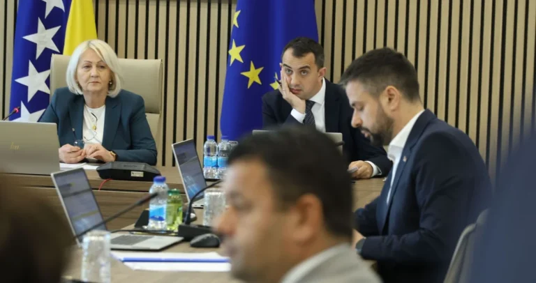 SNSD ne radi ništa drugo nego samo ucjenjuje: Potpis Borjane Krišto sve rješava SNSD ne radi ništa drugo nego samo ucjenjuje: Potpis Borjane Krišto sve rješava