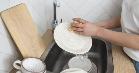 Može biti veliki saveznik, ali morate voditi računa: Ovih 10 predmeta iz kuhinje nikada nemojte prati u mašini za suđe
