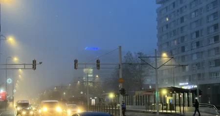 Upozorenje vozačima: Magla otežava saobraćaj, vidljivost na nekim dionicama manja od 50 metara