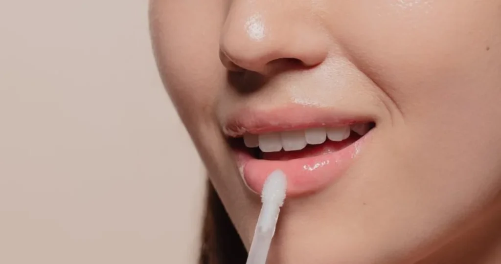 Šta muškarci ne vole kod žena: Korekcije usana i obrva na vrhu liste