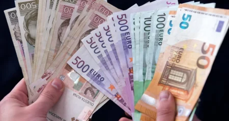 Hrvati u redovima pred bankama, razlog je samo jedan: Provjerite džepove, riječ je o milijardama