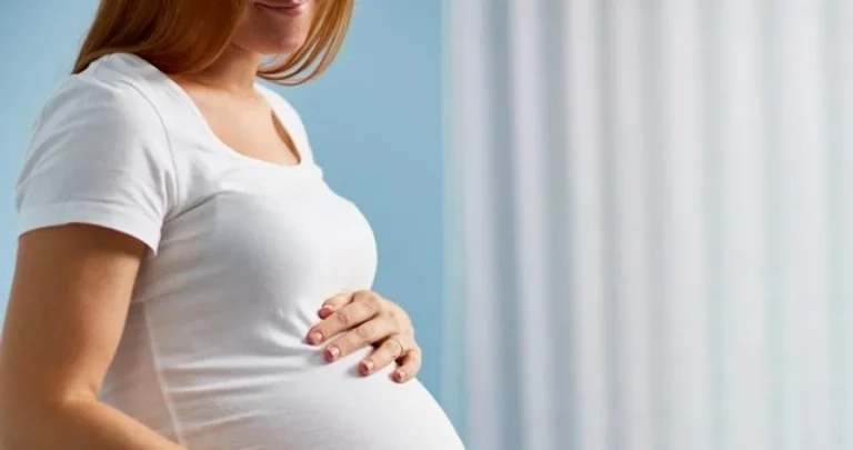 Migrene u trudnoći mogu biti iscrpljujuće, evo kako ih ublažiti bez rizika za bebu