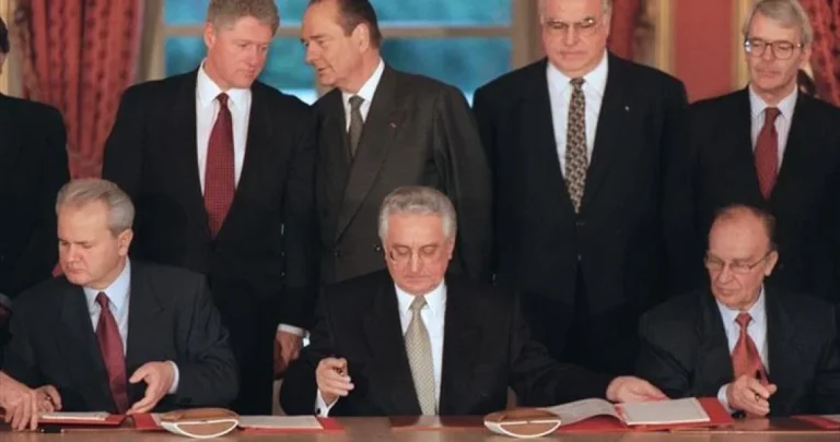 Ukrajinski list: Dejtonom su nagrađeni bosanski Srbi, ne smijemo ponoviti istu grešku Ukrajinski list: Dejtonom su nagrađeni bosanski Srbi, ne smijemo ponoviti istu grešku