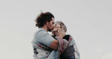 Dečko traži novčanu naknadu za čuvanje njihove djece: Djevojka se požalila stručnjacima na situaciju u vezi, odgovor je šokirao