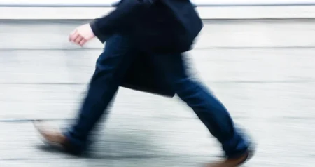 Zašto neki ljudi stalno kasne: Psiholog otkrio šta se događa u mozgu ljudi sa navikom koja uništava odnose