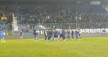 (VIDEO) Šokantne scene na Grbavici: Manijaci na nesvakidašnji način kaznili igrače Željezničara