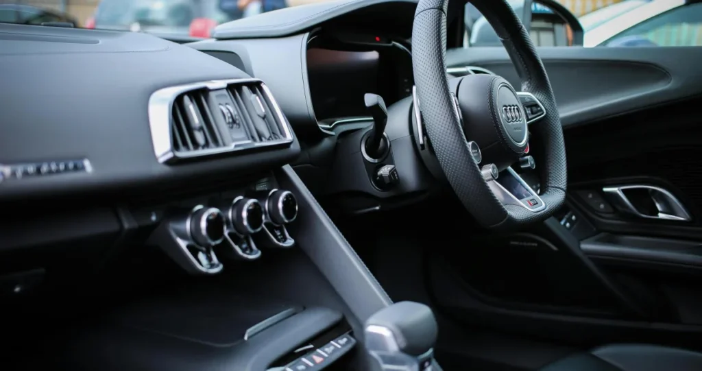 Zašto nije dobra ideja nositi jaknu u automobile