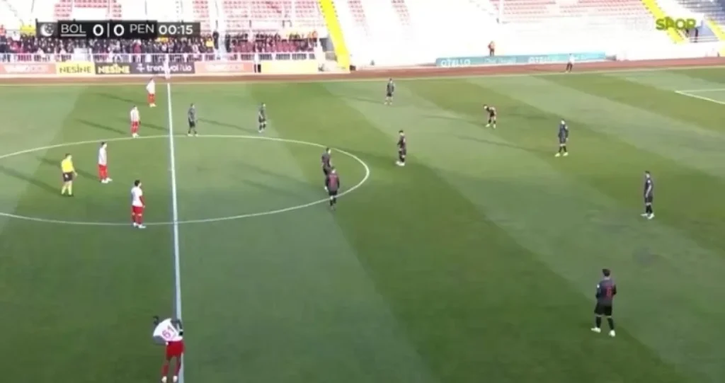 (VIDEO) Fudbaleri odbili da započnu utakmicu iz protesta, pogledajte kako su reagovali njihovi protivnici