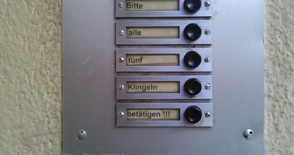 Zakon u Njemačkoj: Ako zvonite komšiji na vrata, možete dobiti novčanu kaznu do 5.000 eura