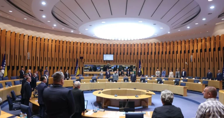 Svađa blokirala Dom naroda: Četiri sata rasprave, pa pauza zbog nedostatka kvoruma Svađa blokirala Dom naroda: Četiri sata rasprave, pa pauza zbog nedostatka kvoruma