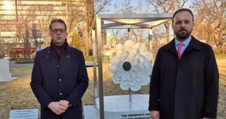 Delegacija iz Crne Gore posjetila spomenik Cvijet Srebrenice: Da se više nikada ne ponovi