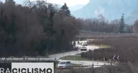 (VIDEO) OVO JE POTPUNO LUDILO: Muškarac pucao na bicikliste, jeziv snimak se širi internetom