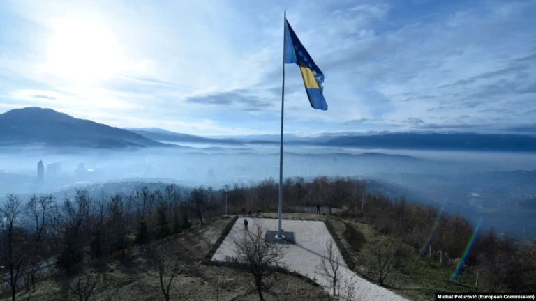 Analiza Envera Halilovića: Demokratija je poput nuklearne energije