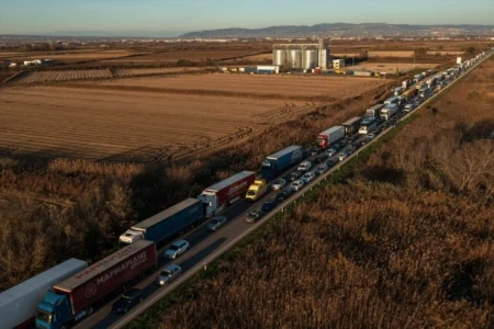 Grčki farmeri blokirali autoput zbog kašnjenja državnih isplata