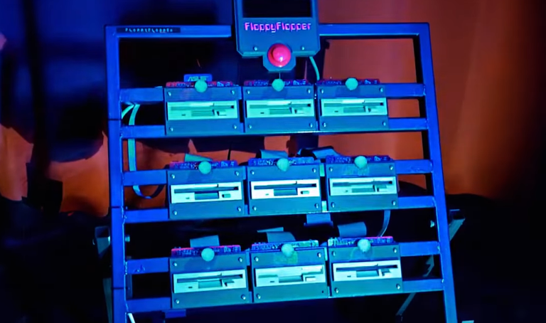 Domaći entuzijast izradio retro igru na osnovi – floppy pogona Domaći entuzijast izradio retro igru na osnovi – floppy pogona